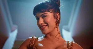 Giovanna Grigio, Perdida: Viagem no tempo e romance em novo filme brasileiro