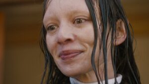 A Primeira Profecia | Novo trailer e pôster do filme também estrelado por Sônia Braga são revelados