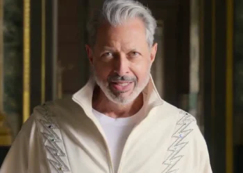 kaos-dublado-na-netflix-como-e-onde-assistir-a-serie-com-jeff-goldblum