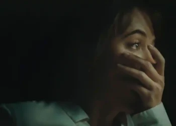 longlegs-vinculo-mortal-dublado-ou-legendado-onde-assistir-o-filme-de-terror