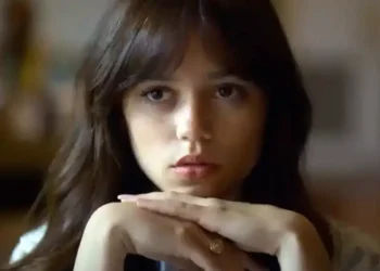 filme-polemico-com-jenna-ortega-e-martin-freeman-esta-agora-no-streaming